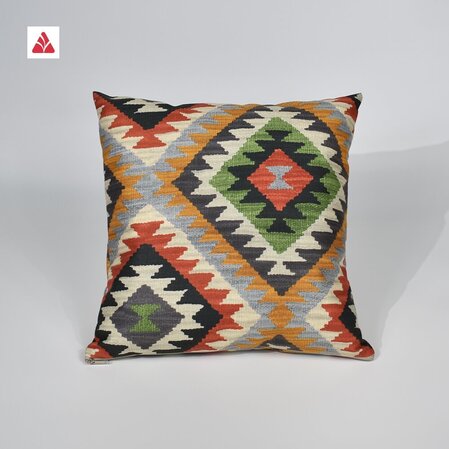 Ukrasni jastuk etno v6